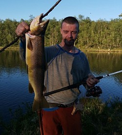 En meget fornøyd fisker med ny rekord, bare å gratulere