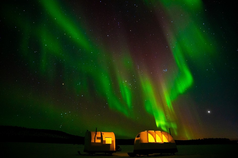 Aurora sled 3 nights, dog sleding and snowmobil sled safari